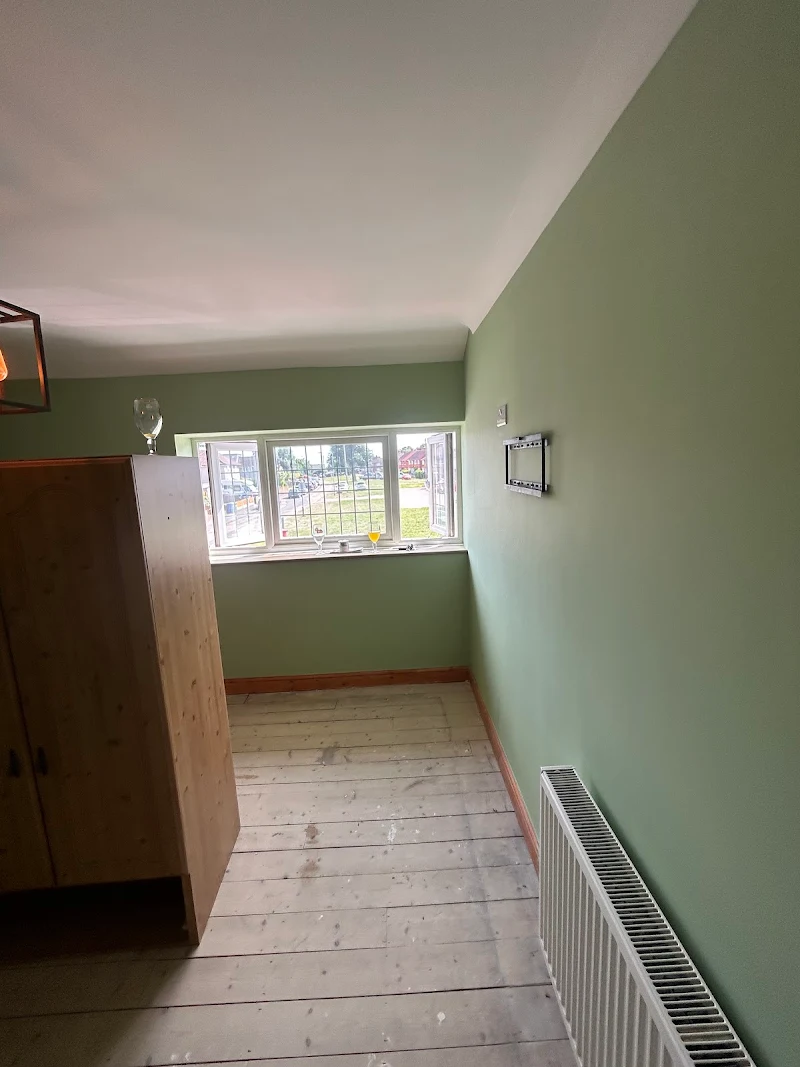 https://sinclairrenovations.co.uk/wp-content/uploads/2026/06/paint-4.webp